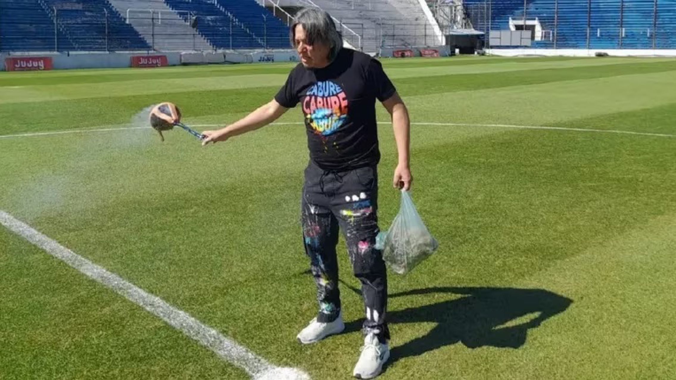 Venía peleando el descenso y contrató un brujo: ya metió dos batacazos